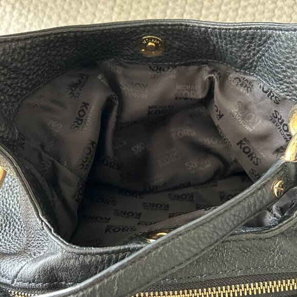 Michael Kors Lilie Hobo purse - Picture 6 of 9